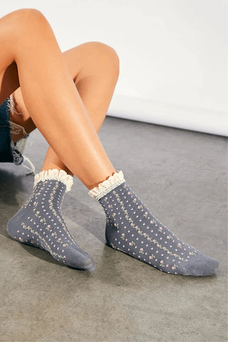 Rosebud Waffle Knit Ankle Sock