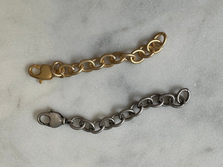 Extender Chains for Necklaces