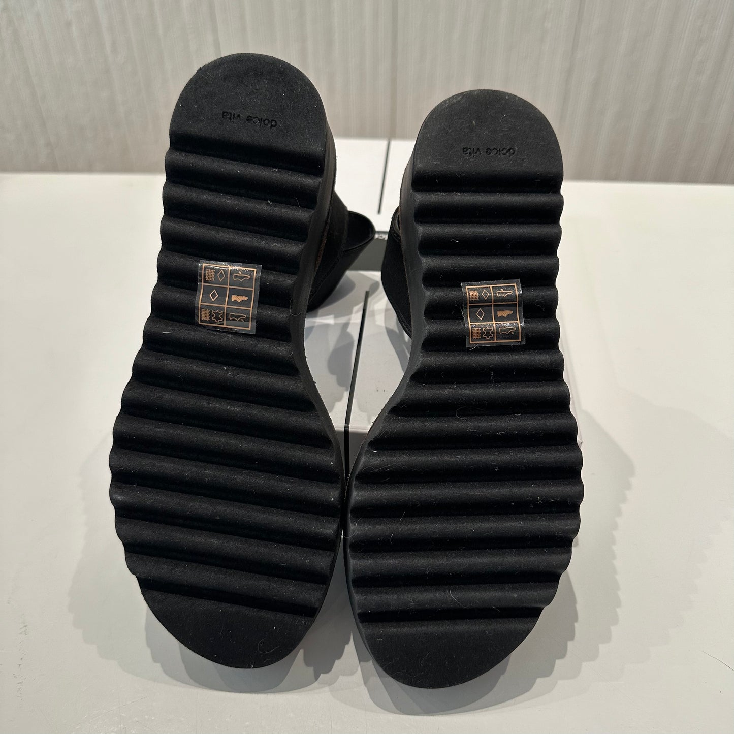 Franz black elastic sandal