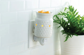 Pluggable Wax Warmer - Classic White Hobnail